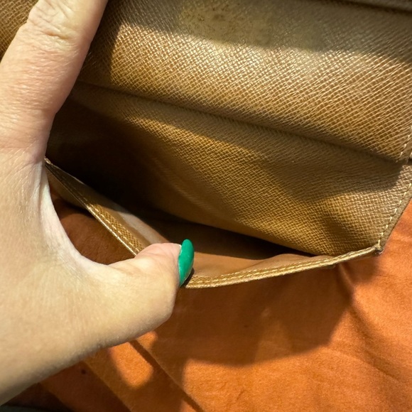 LV monogram medium sized wallet - Picture 3 of 11